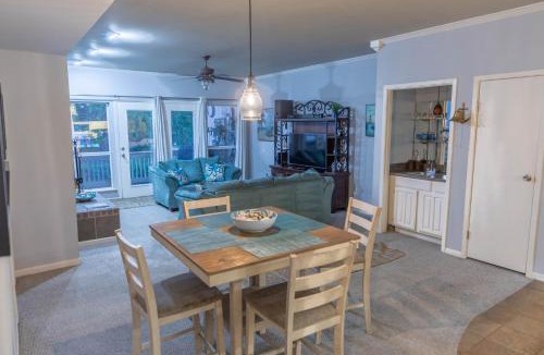 El Lago Apartment | Mariners Village Tranquil Condo