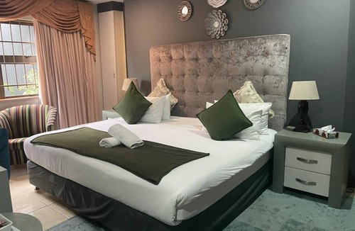 Sandown House | Marion Lodge