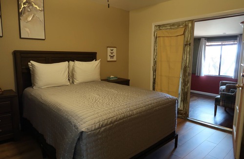 Valle Bed & Breakfast | Mariposa #3 .