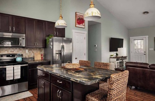 Berkeley Springs House | Mariposa Cottage · Hot Tub, Fire Pit & Creek Views