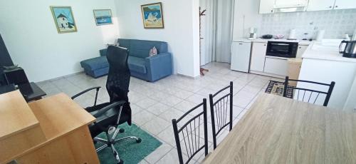 Chios Town Apartment | Maris full apartment with roof garden access