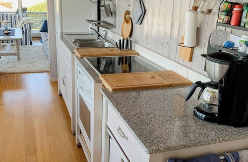 Fredrikstad House | Maritime-style cabin among the Torgaut Islands