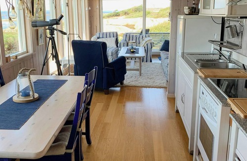 Fredrikstad House | Maritime-style cabin among the Torgaut Islands