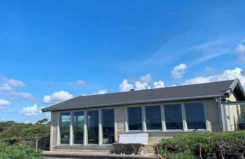 Fredrikstad House | Maritime-style cabin among the Torgaut Islands