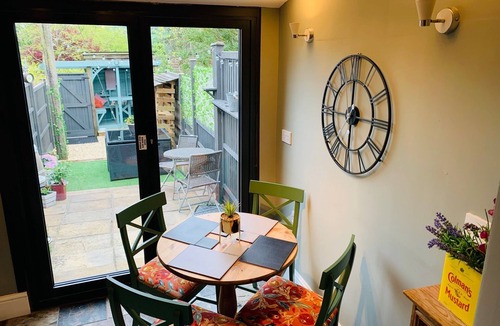 Stroud Cottage | Market Lodge - Boutique Cottage