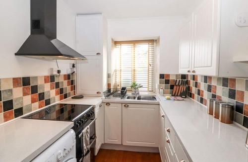 Kirkby Lonsdale Cottage | Market Square Maisonette, Cumbria. TV.