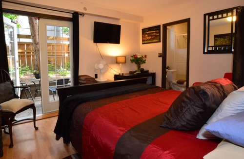 James Bay House | Marketa's Bed & Breakfast
