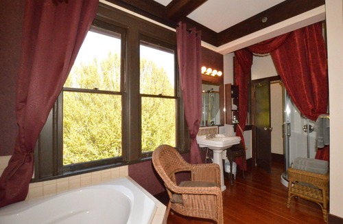 James Bay House | Marketa's Bed & Breakfast