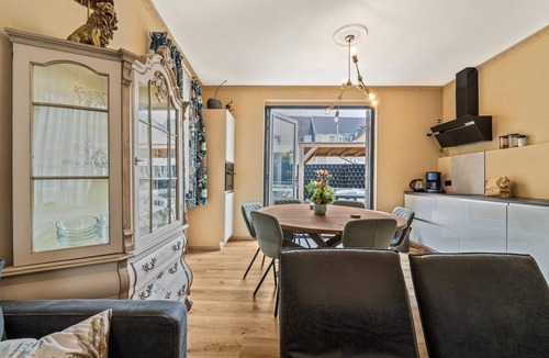 Valkenburg aan de Geul House | Marl home with spa, sauna in the city center