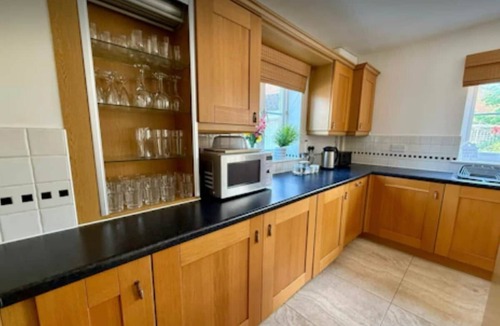 Hook House | Marlow Town-House Contractors & Families Welcome