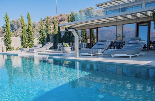 Kamilari Villa | Marnos Grand Villa