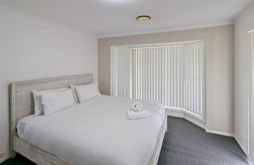 Marrangaroo House | Marrangaroo Meadows | Rural Manor, 5 Bedroom, 3 Bathroom, A/C, Pets, Indoor Pool