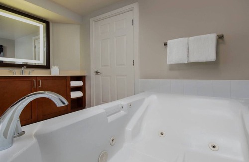 Central Beach Resort | Marriott's BeachPlace Towers 1 Bedroom