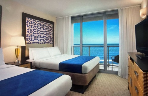 Marco Island Hotel | Marriott's Crystal Shores Marco Island DIRECT WATERFRONT 2/2 JULY 11-18 ONLY