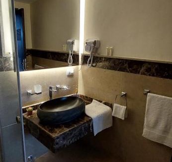The 5th Settlement Apartment | Marron studios 6