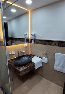 The 5th Settlement Apartment | Marron studios 6