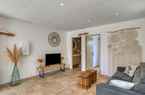 Saint-Laurent-d'Aigouze Apartment | Marselan - Gîtes Du Mas Des Jeux