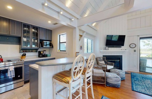 Bald Head Island Condo | Marsh + BHI Creek Views, Dog Friendly Timbercreek Upper Unit w/Pool, Kayaks, BHI Club + Golf