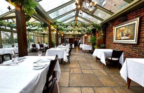 Wootton Bassett Hotel | Marsh Farm Hotel