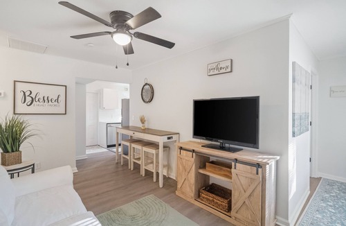 North Charleston Cottage | marsh front oasis-3 bedroom renovated cottage on the marsh. Centralized location