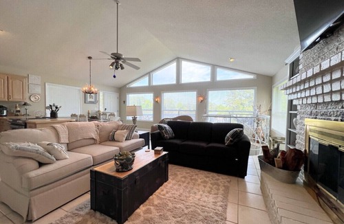 Centre House | Marshall Shores on Weiss - Waterfront Home with Private Pier In Beautiful Bay Springs Neighborhood