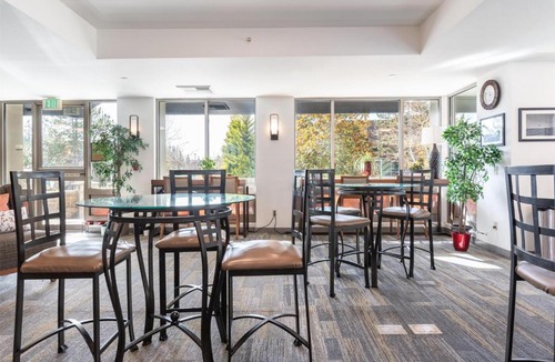 Bainbridge Island Hotel | Marshall Suites Bainbridge Island, SureStay Collection by BW