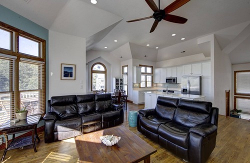 Monteray Shores House | MarshMellow: Corolla Soundside Oasis with Premium Amenities
