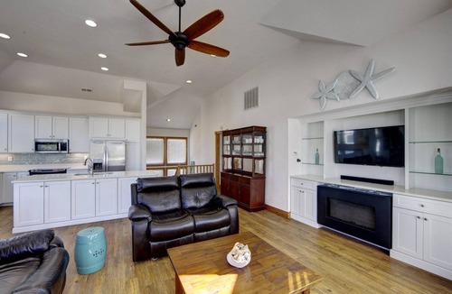 Monteray Shores House | MarshMellow: Corolla Soundside Oasis with Premium Amenities