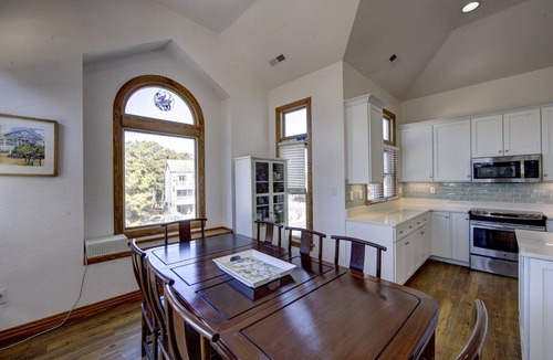 Monteray Shores House | MarshMellow: Corolla Soundside Oasis with Premium Amenities