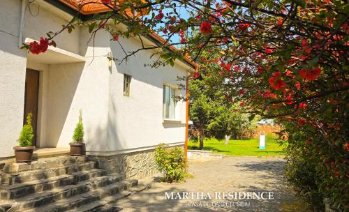 Three Oaks House | Martha Residence
