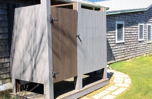 East Chop House | Martha's Vineyard Oak Bluffs East Chop Summer Vacation Rental Home 4 Bedroom