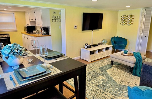 Tisbury Apartment | Martha’s Vineyard Condo w/Pool minutes from Ferry