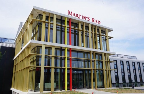 Tubize Hotel | Martin's Red