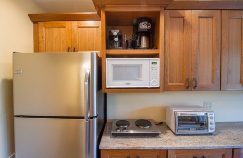 Ivy House | Martin Suite · Martin Suite | Views & Close to Heart of Cville