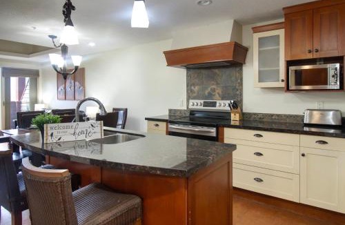 Canmore Apartment | Marvellous Mountain Condo Pool & Hot Tub