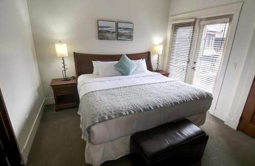 Canmore Apartment | Marvellous Mountain Condo Pool & Hot Tub