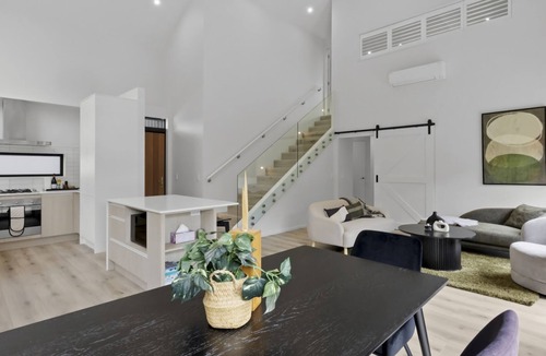 Kawarau Falls House | Marvellous on Muster - family home, mountain views