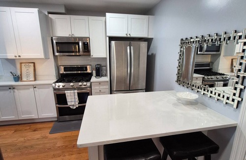 Fort Point Condo | Marvelous 2-bedroom condo in South Boston with Private Parking