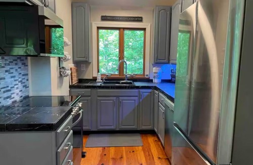 Intervale Ski Chalet | Marvelous 3-bedroom chalet in charming Bartlett for your getaway