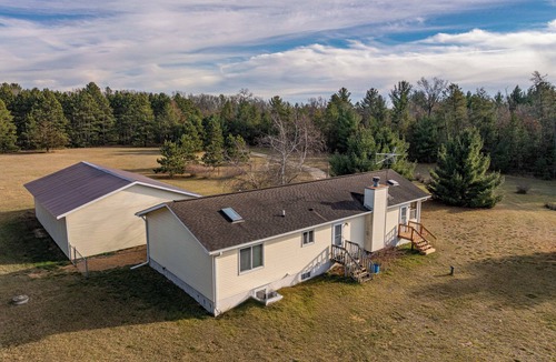 Wisconsin Dells House | Marvelous 4-bedroom house with 5 Acres of Land 5 Minutes from Downtown Dells