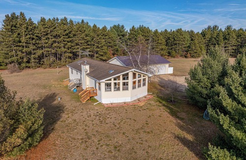 Wisconsin Dells House | Marvelous 4-bedroom house with 5 Acres of Land 5 Minutes from Downtown Dells