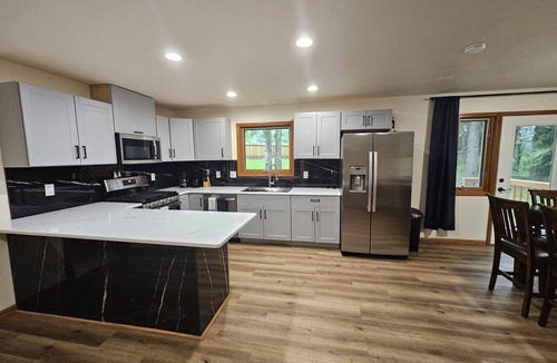 Sand Lake House | Marvelous 4-bedroom house in Anchorage with lake access, fully renovated in 2024