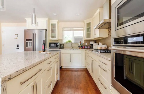 Grass Lawn House | Marvelous 4-bedroom house with AC in Redmond