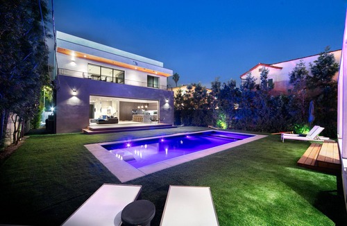 Melrose House | Marvelous 4 Story Villa with Movie Theater, Pool, Sauna & Rooftop