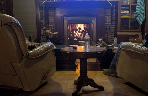 Chillicothe Cabin | Marvelous 5-bedroom cabin with AC in charming Chillicothe great family fishing