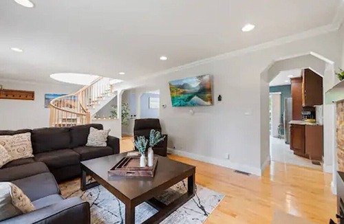 South Blooming Grove House | Marvelous 6-bedroom house with AC in Monroe