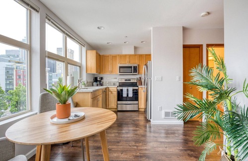 Belltown Apartment | Marvelous Belltown 1BR w/Lounge, nr Parks & Garden, by Blueground