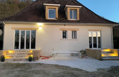 Badefols-sur-Dordogne Villa | Marvelous riverside oasis 4-bedroom villa area of historic significance Dordogne