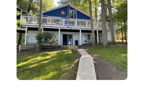 Livingston Apartment | Marvelous Master on the Water at Lake Anna with Tv and Full Bathroom