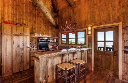 Virginia City House | Marvelous Tower Rental in Ennis, Montana - Fantastic Family Glamping Vacation Spot near Virginia City